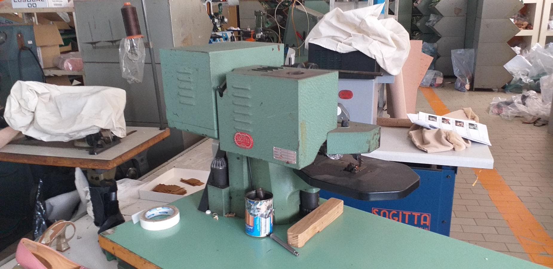 Máquina de Costura  +  Equipamento Diverso — imagem 32