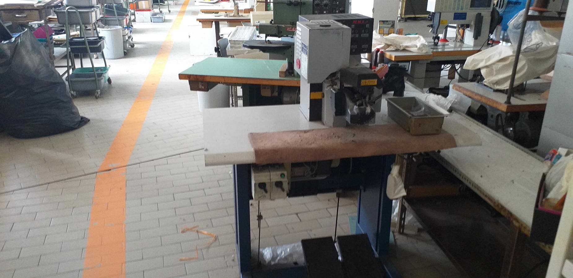 Máquina de Costura  +  Equipamento Diverso — imagem 49