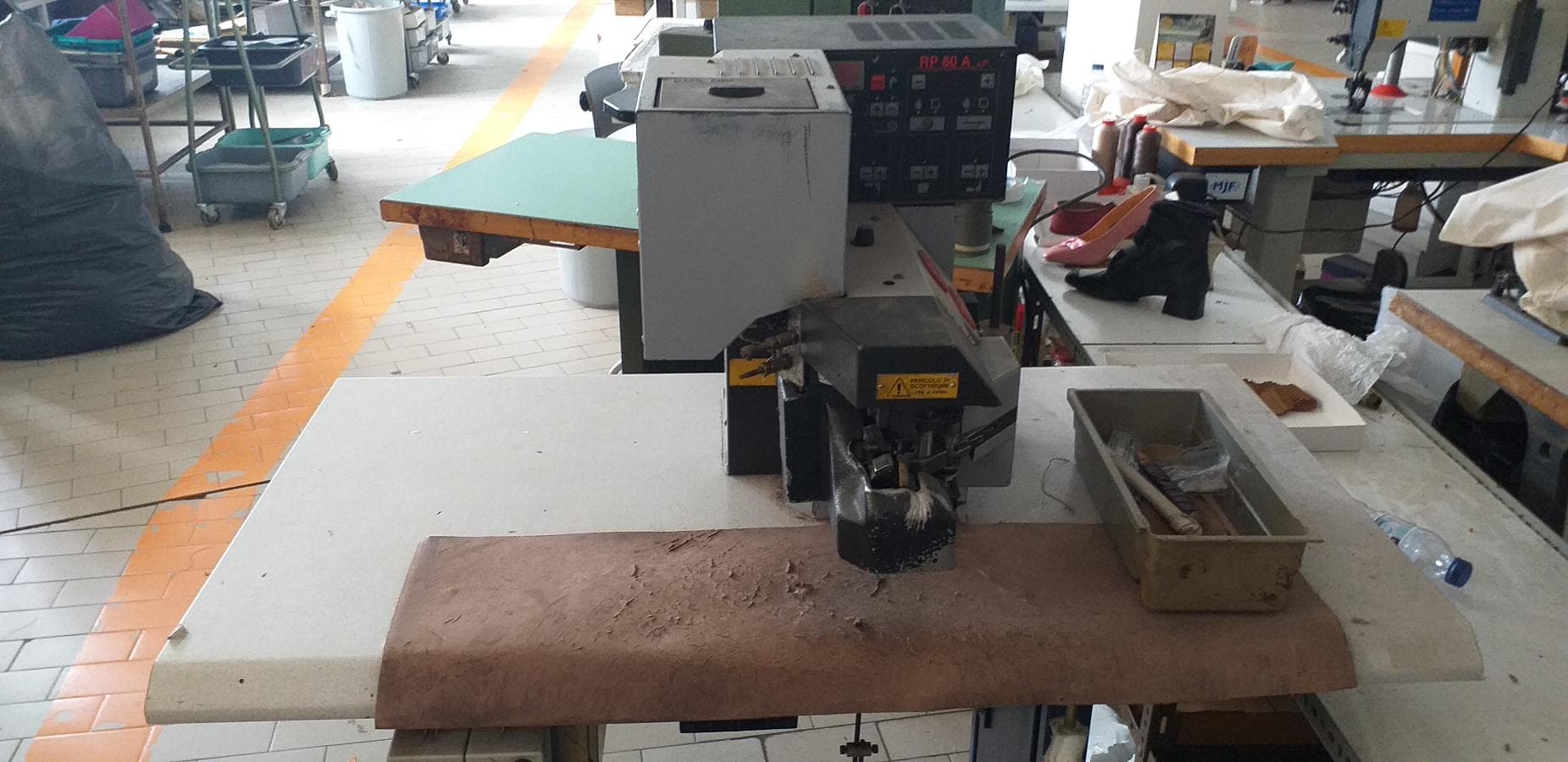 Máquina de Costura  +  Equipamento Diverso — imagem 33