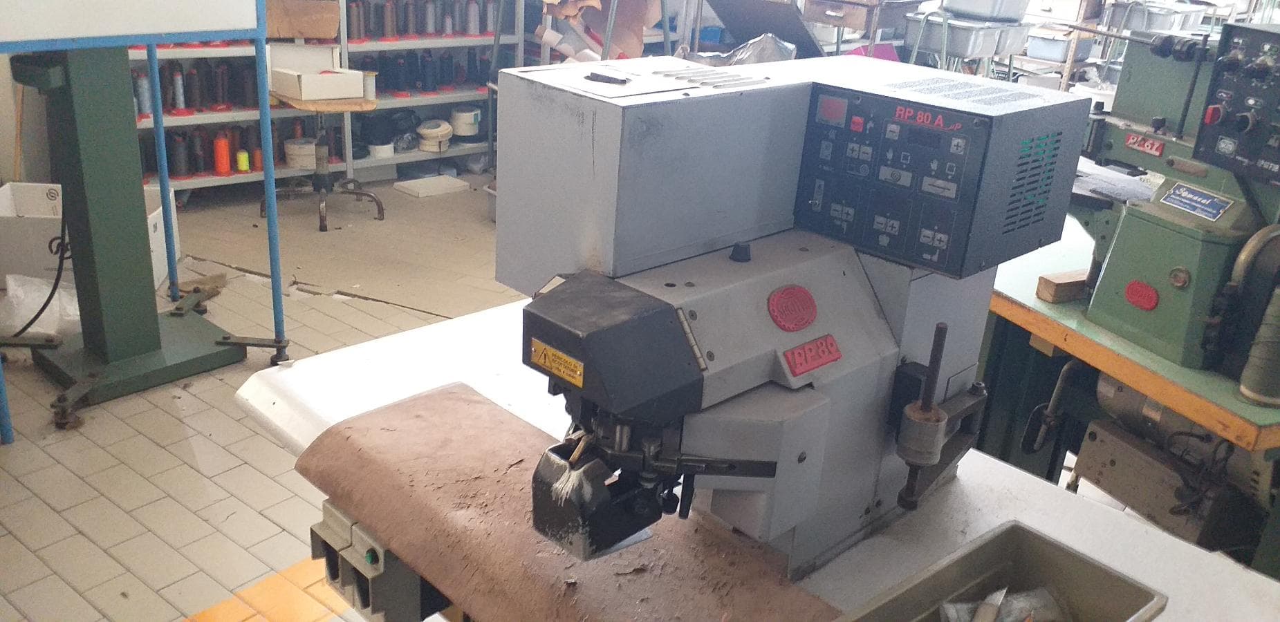 Máquina de Costura  +  Equipamento Diverso — imagem 8