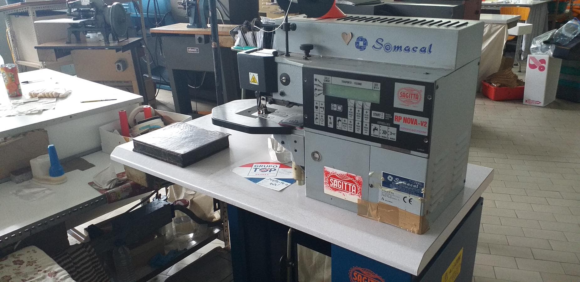 Máquina de Costura  +  Equipamento Diverso — imagem 9