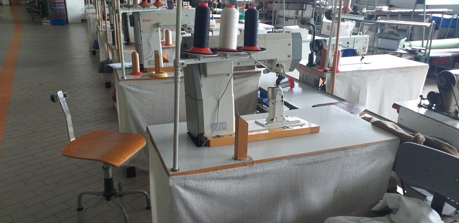 Máquina de Costura  +  Equipamento Diverso — imagem 36