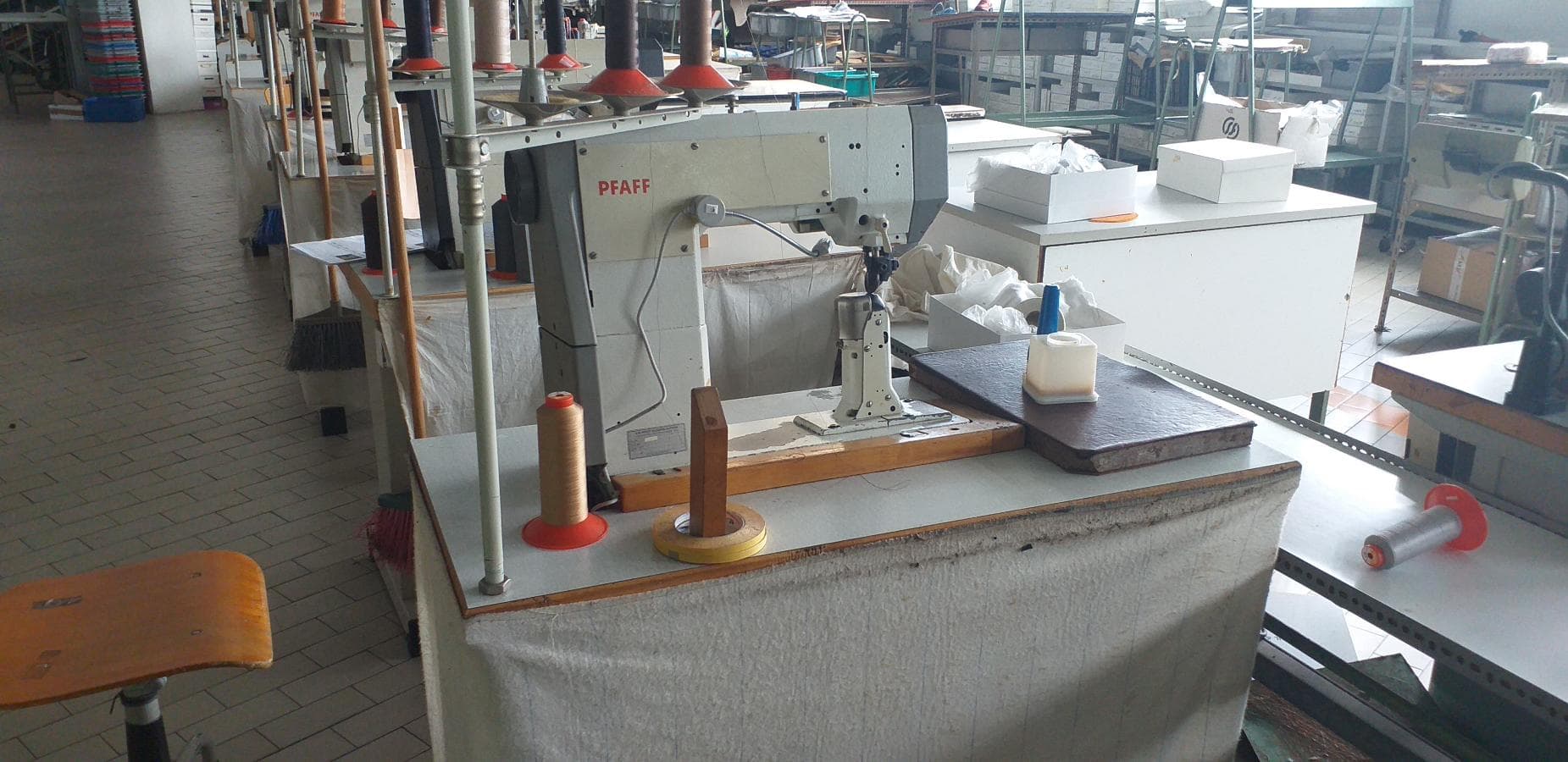 Máquina de Costura  +  Equipamento Diverso — imagem 37
