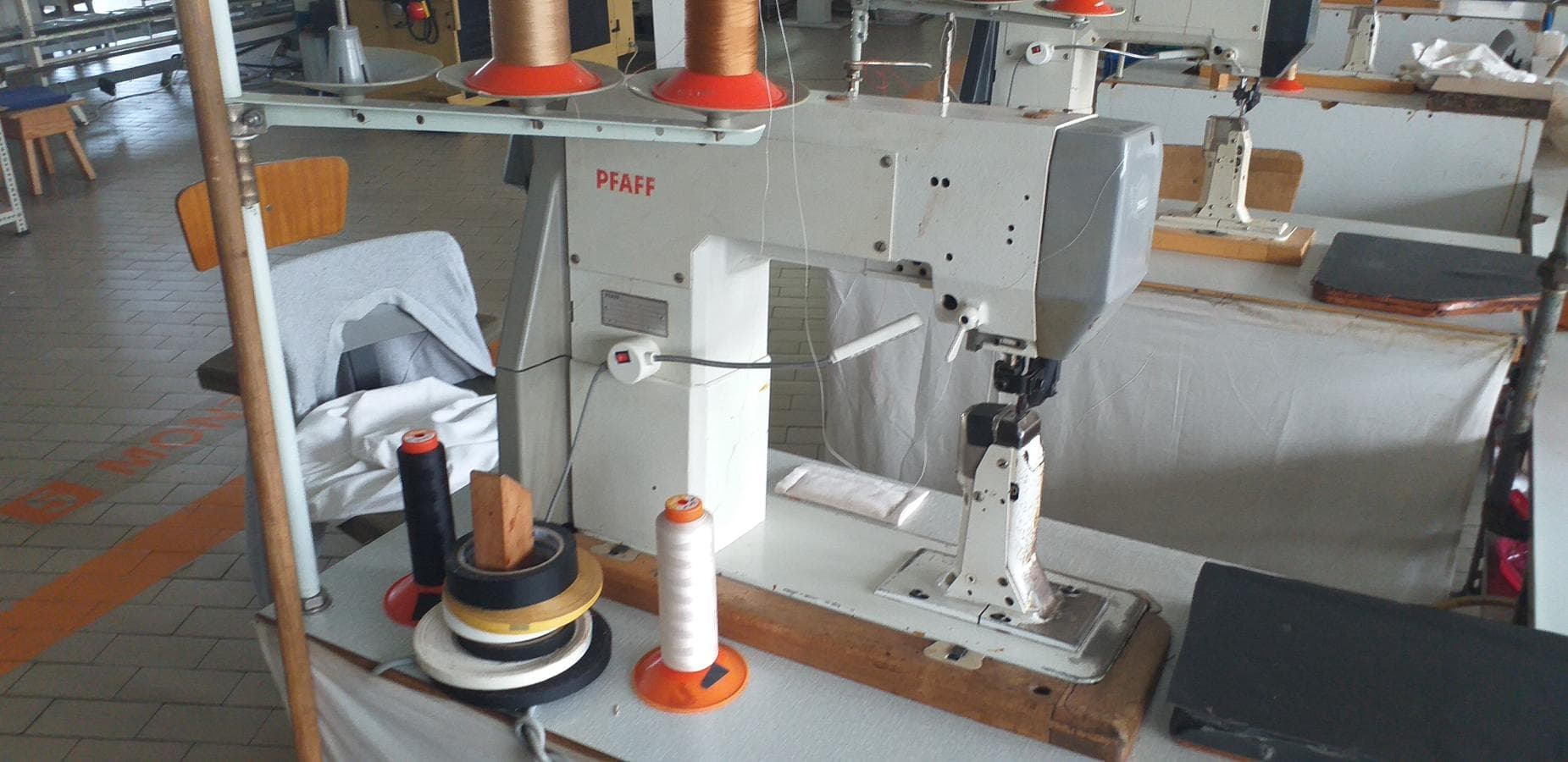 Máquina de Costura  +  Equipamento Diverso — imagem 39