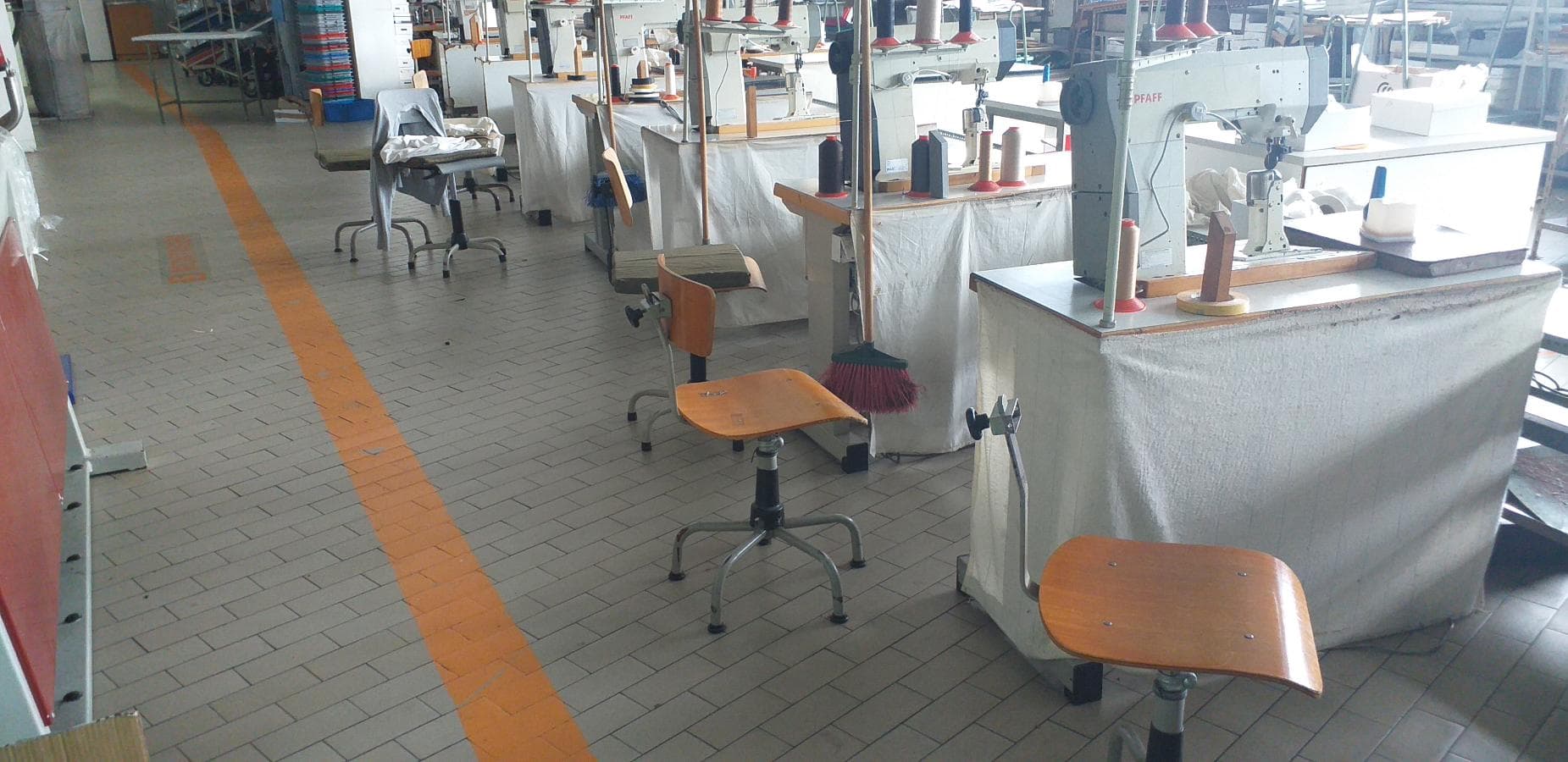 Máquina de Costura  +  Equipamento Diverso — imagem 24