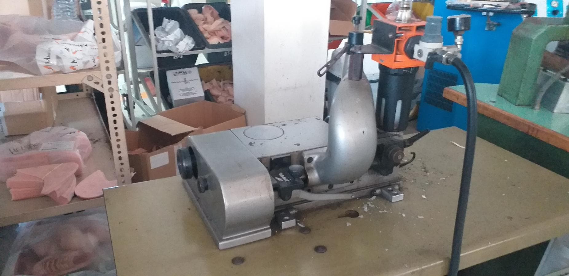 Máquina de Costura  +  Equipamento Diverso — imagem 46