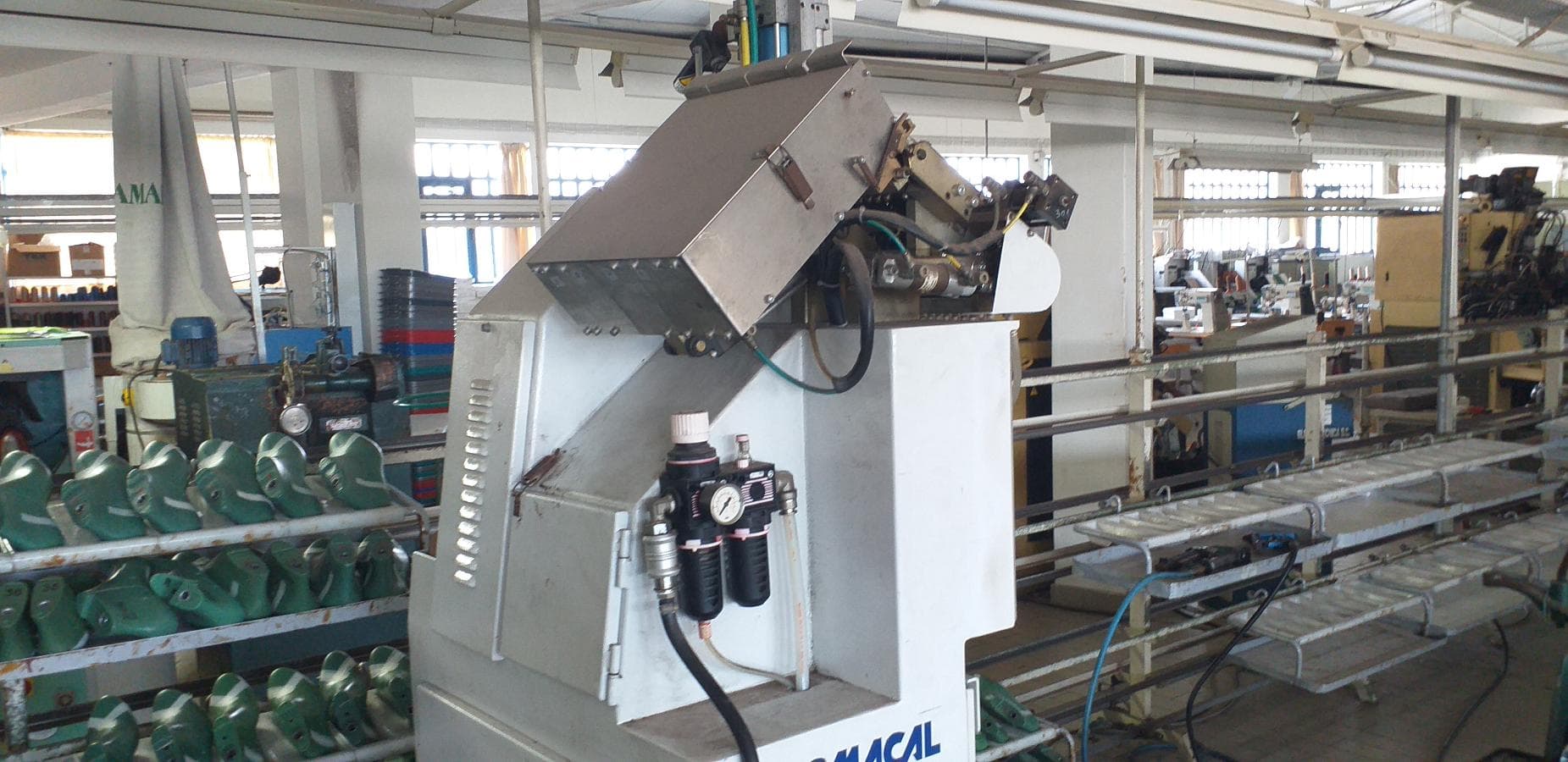 Máquina de Pregar Saltos — image 4