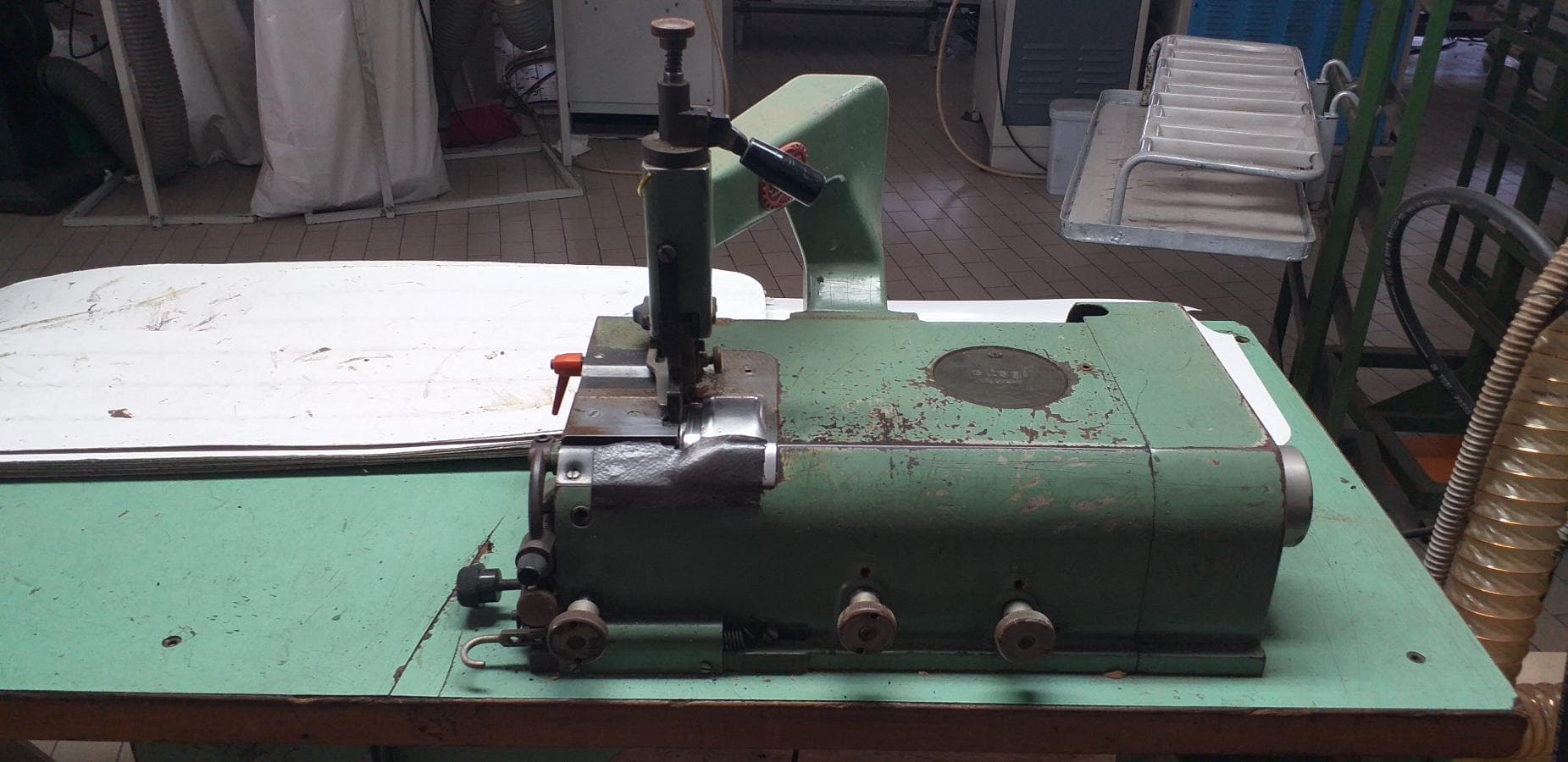Máquina de Costura  +  Equipamento Diverso — imagem 26