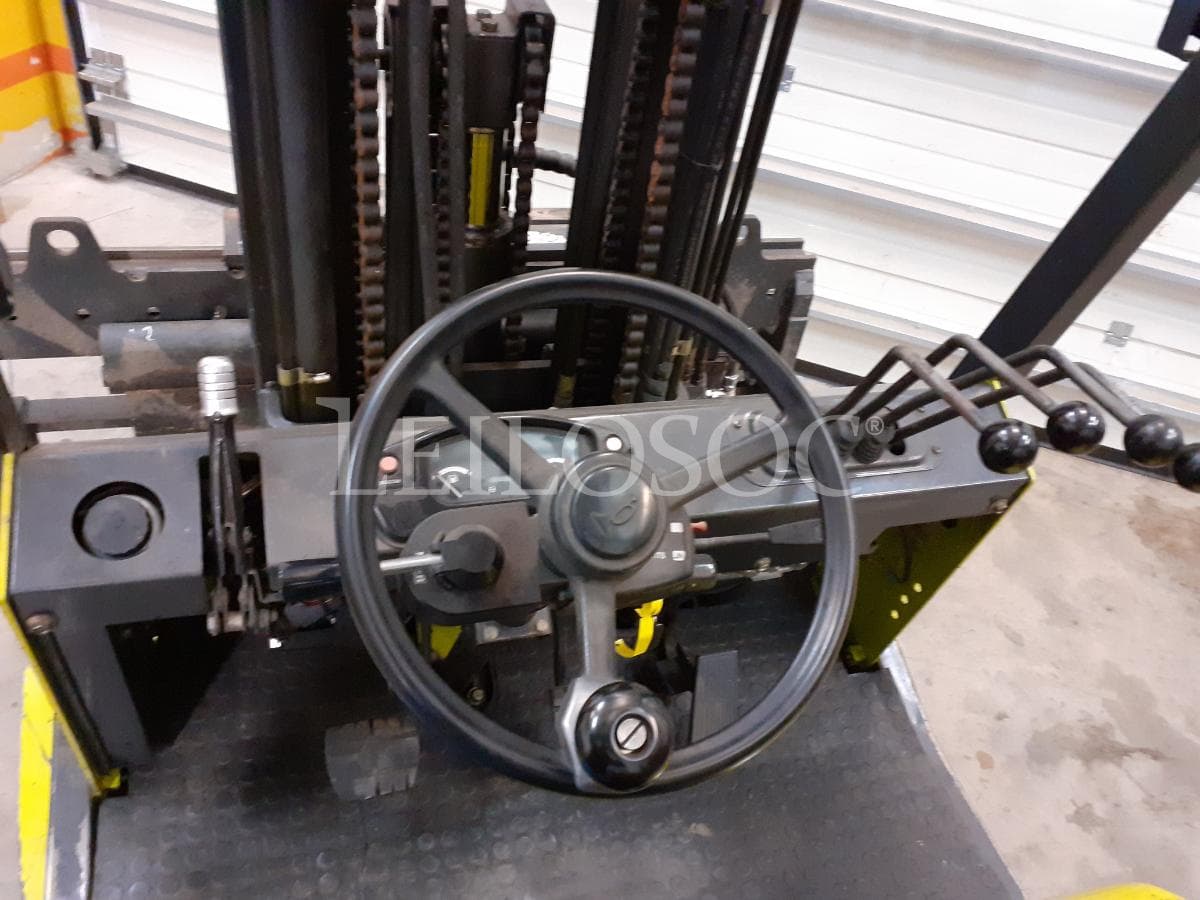 Empilhador Clark · 3000kg — imagem 9