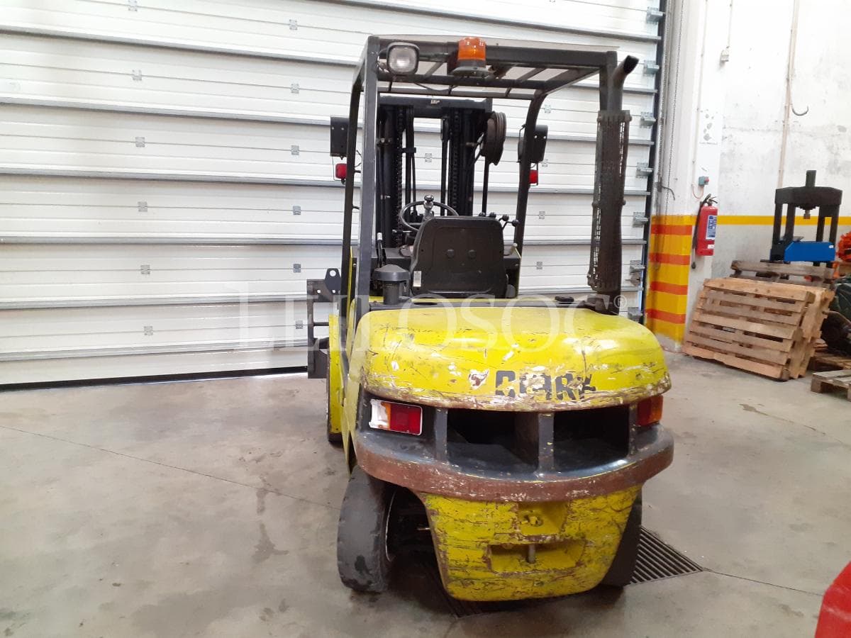 Empilhador Clark · 3000kg — imagem 5