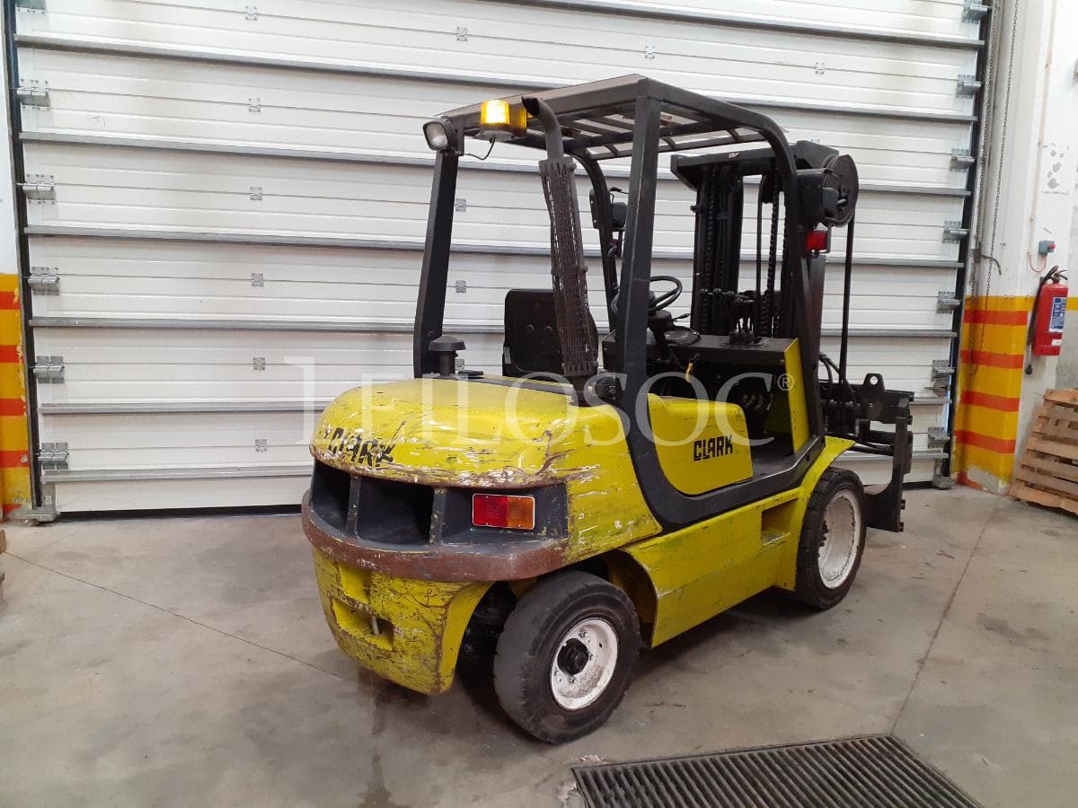 Empilhador Clark · 3000kg — imagem 4