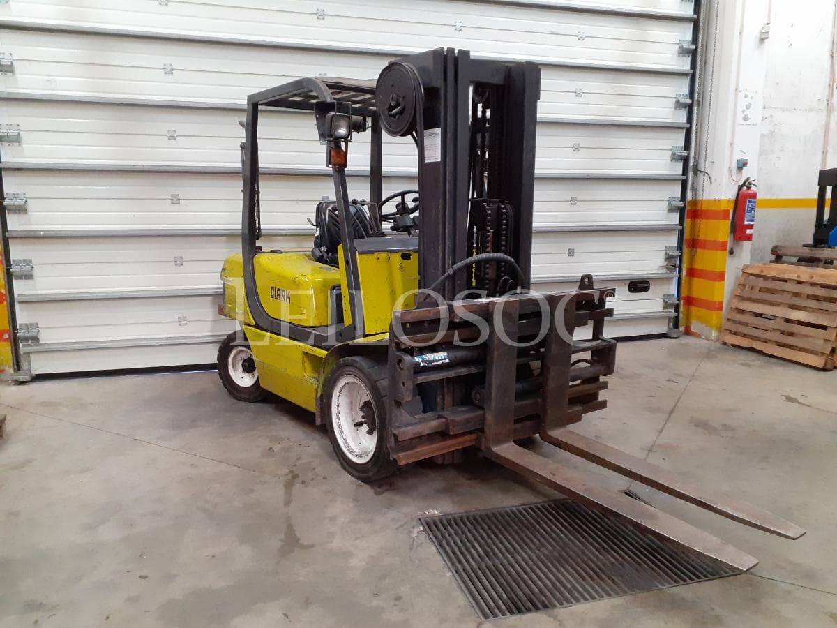 Empilhador Clark · 3000kg — imagem 3