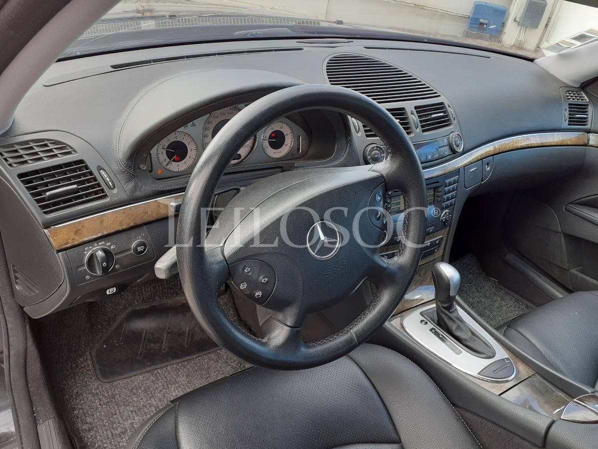 Mercedes-Benz E 270 CDI · Ano 2003 — image 10