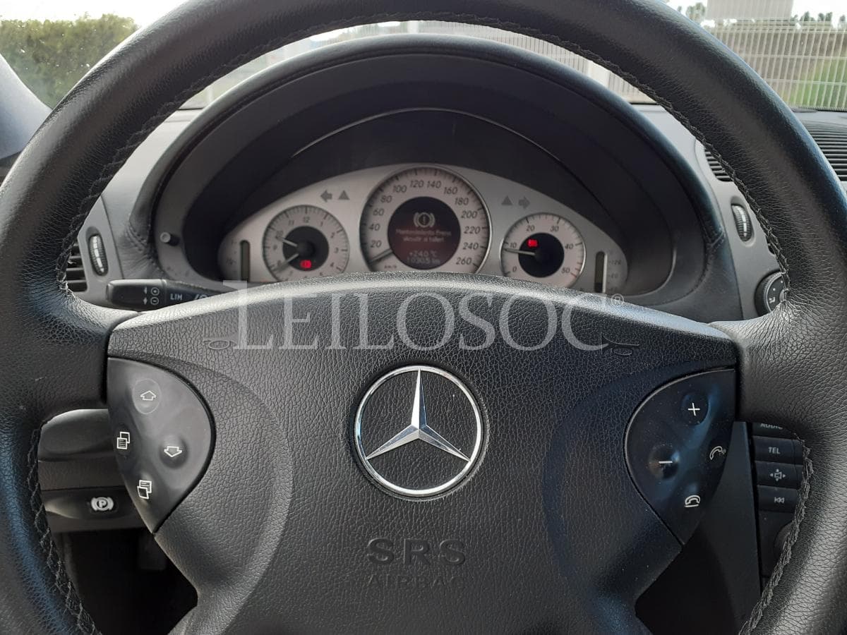 Mercedes-Benz E 270 CDI · Ano 2003 — image 14