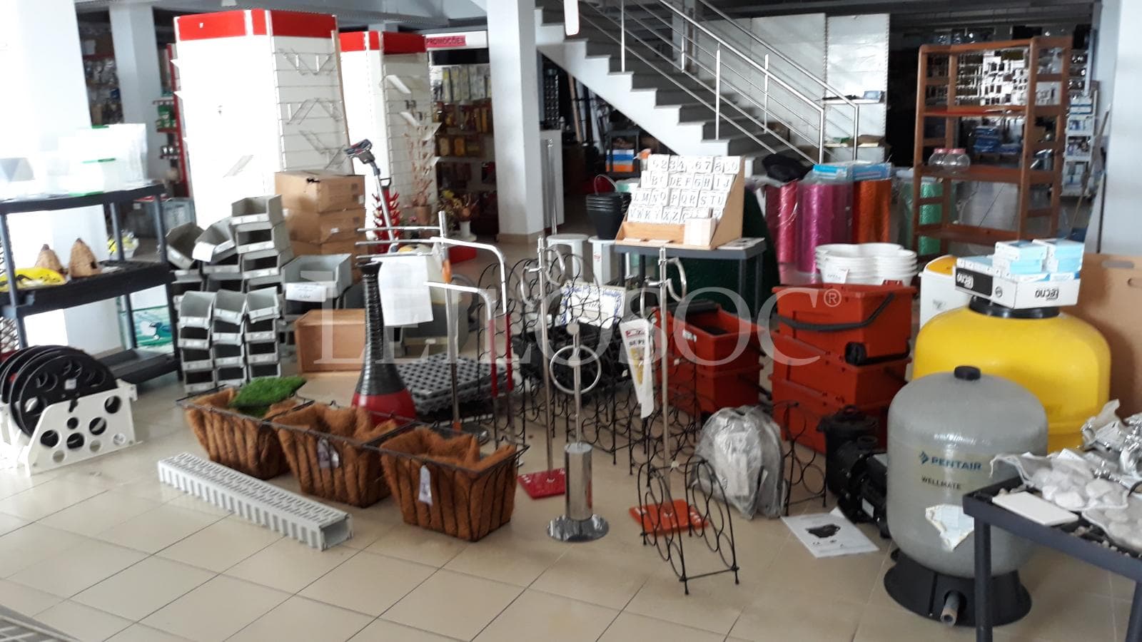 Artigos de Decoração · Ferragens · Estanteria