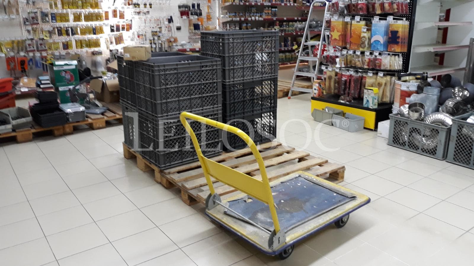 Artigos de Decoração · Ferragens · Estanteria — image 18