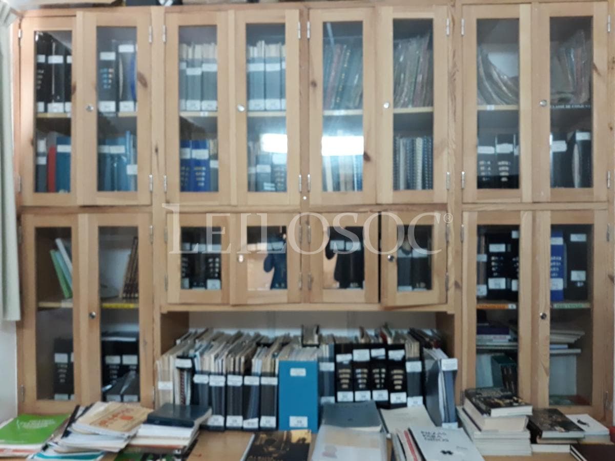 LEILÃO SUSPENSO · Biblioteca · Piano Vertical · Equipamento de Escritório — imagem 1