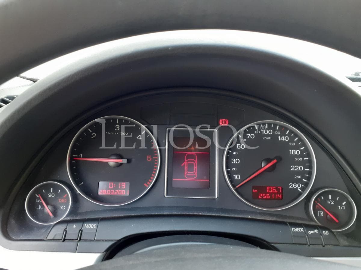 Audi A4 1.9 TDI · Ano 2001 — image 11