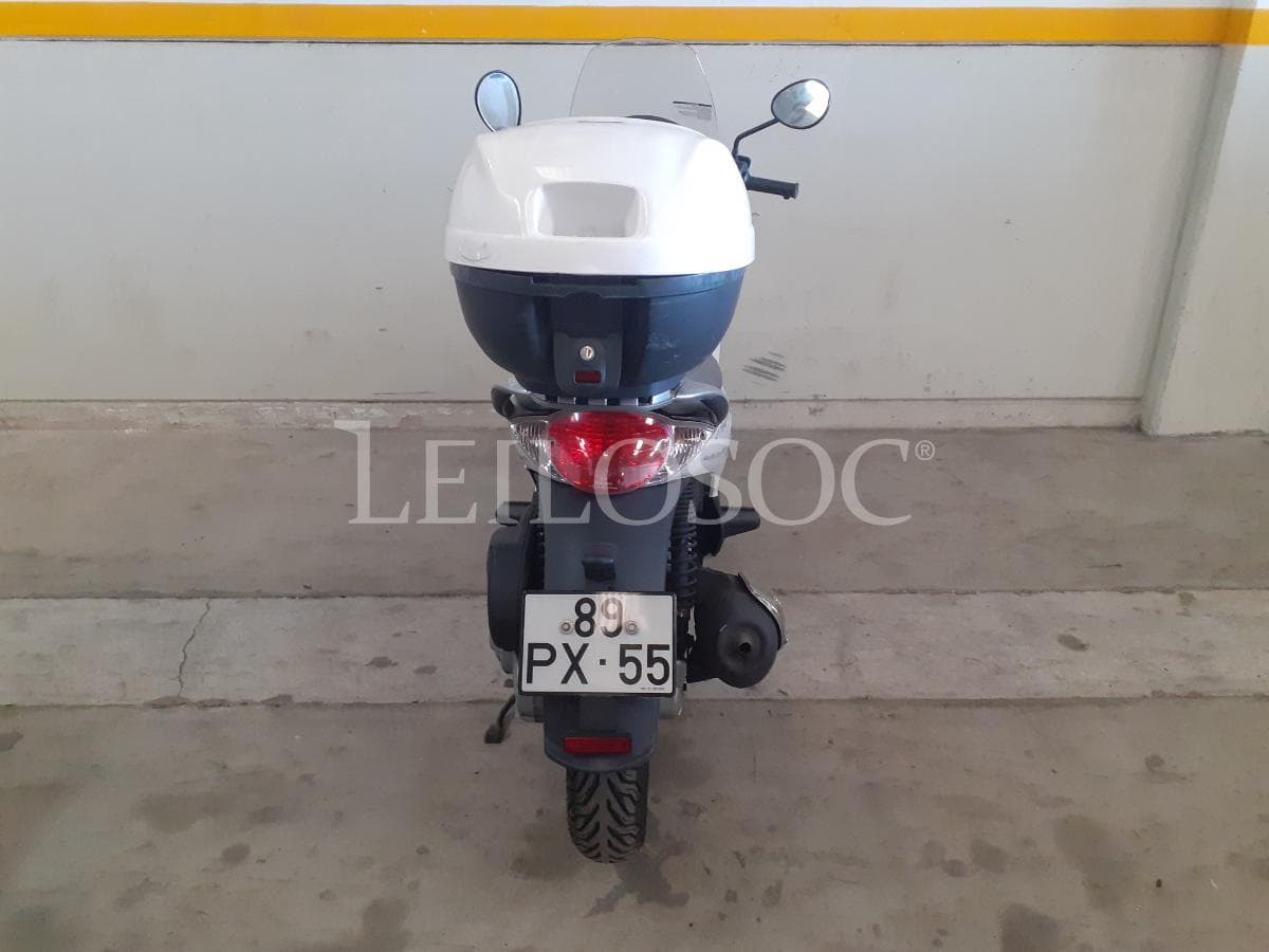 Motociclo Aprillia Scarabeo — imagem 3
