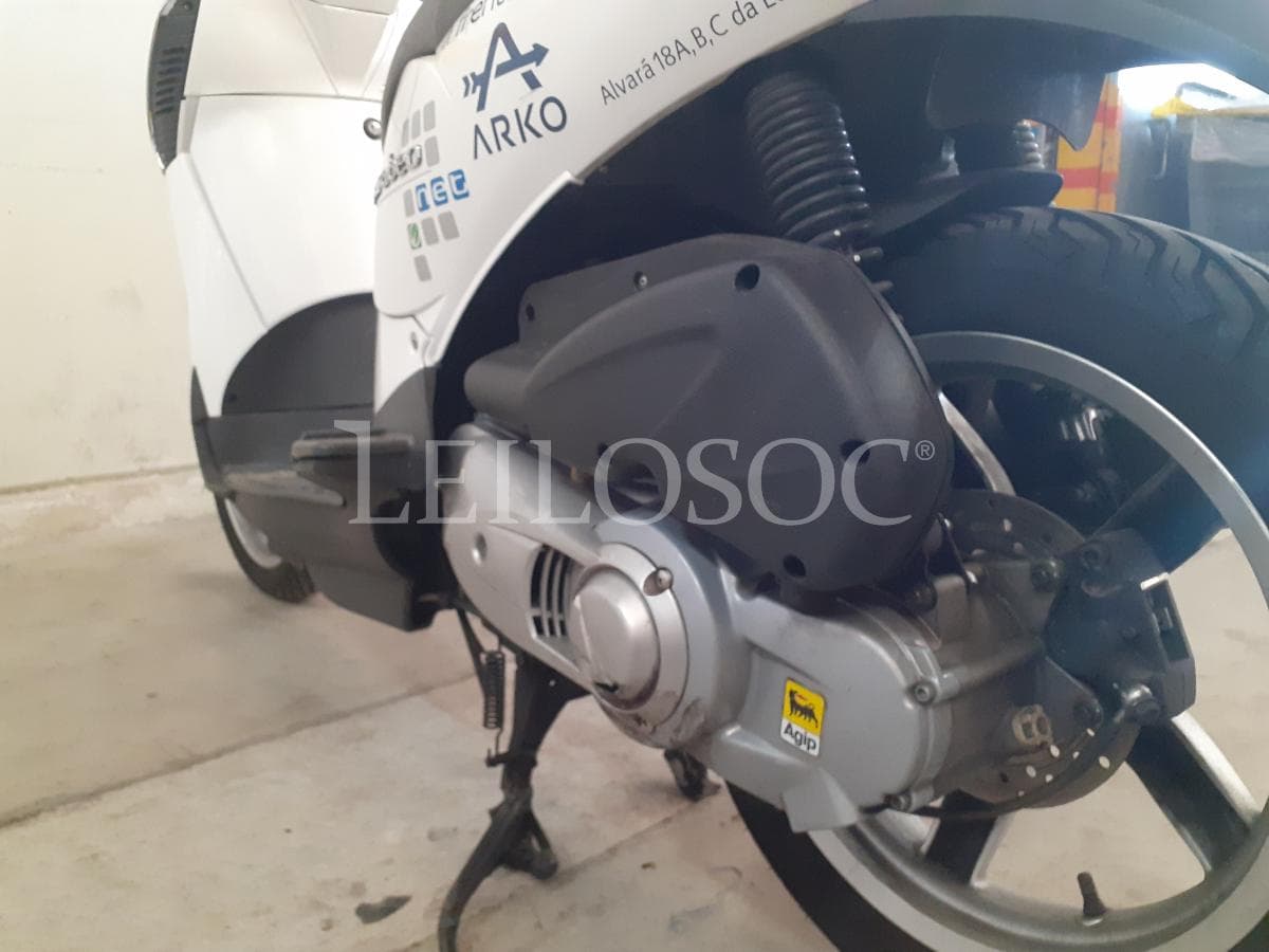 Motociclo Aprillia Scarabeo — imagem 6