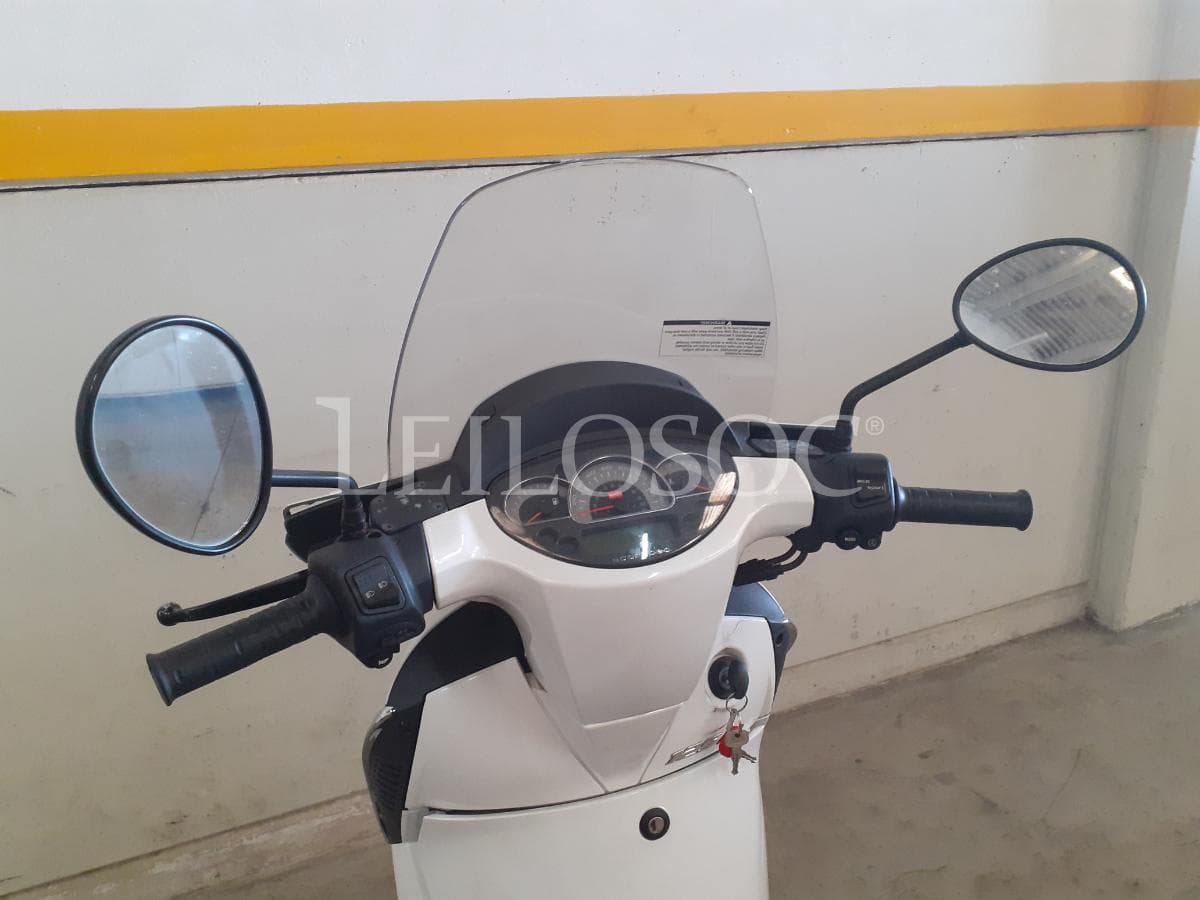 Motociclo Aprillia Scarabeo — imagem 7