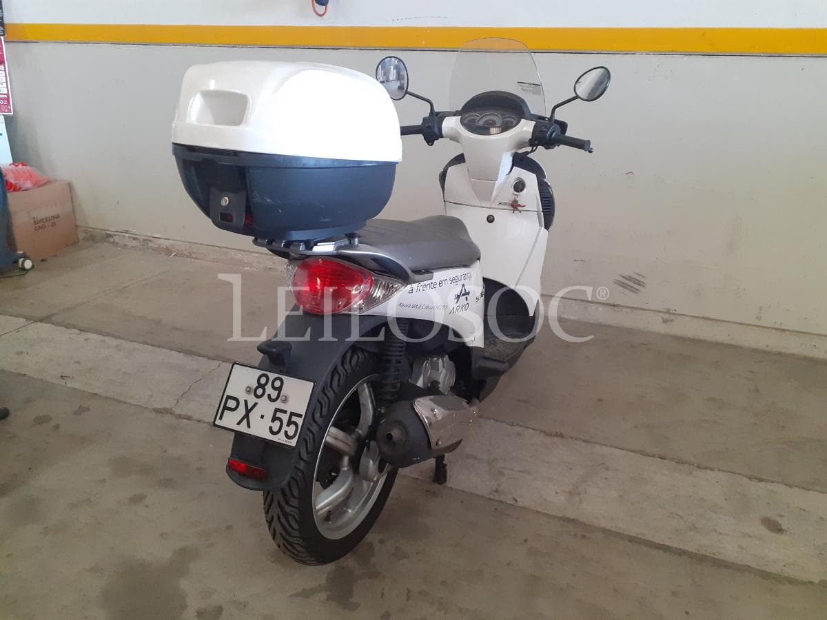 Motociclo Aprillia Scarabeo — imagem 12