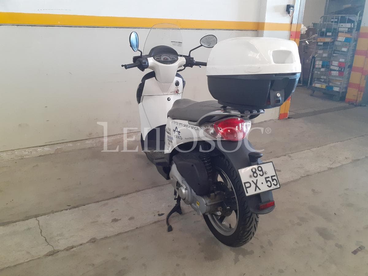 Motociclo Aprillia Scarabeo — imagem 10
