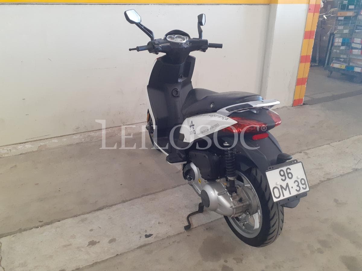 Motociclo Aprilia — image 5