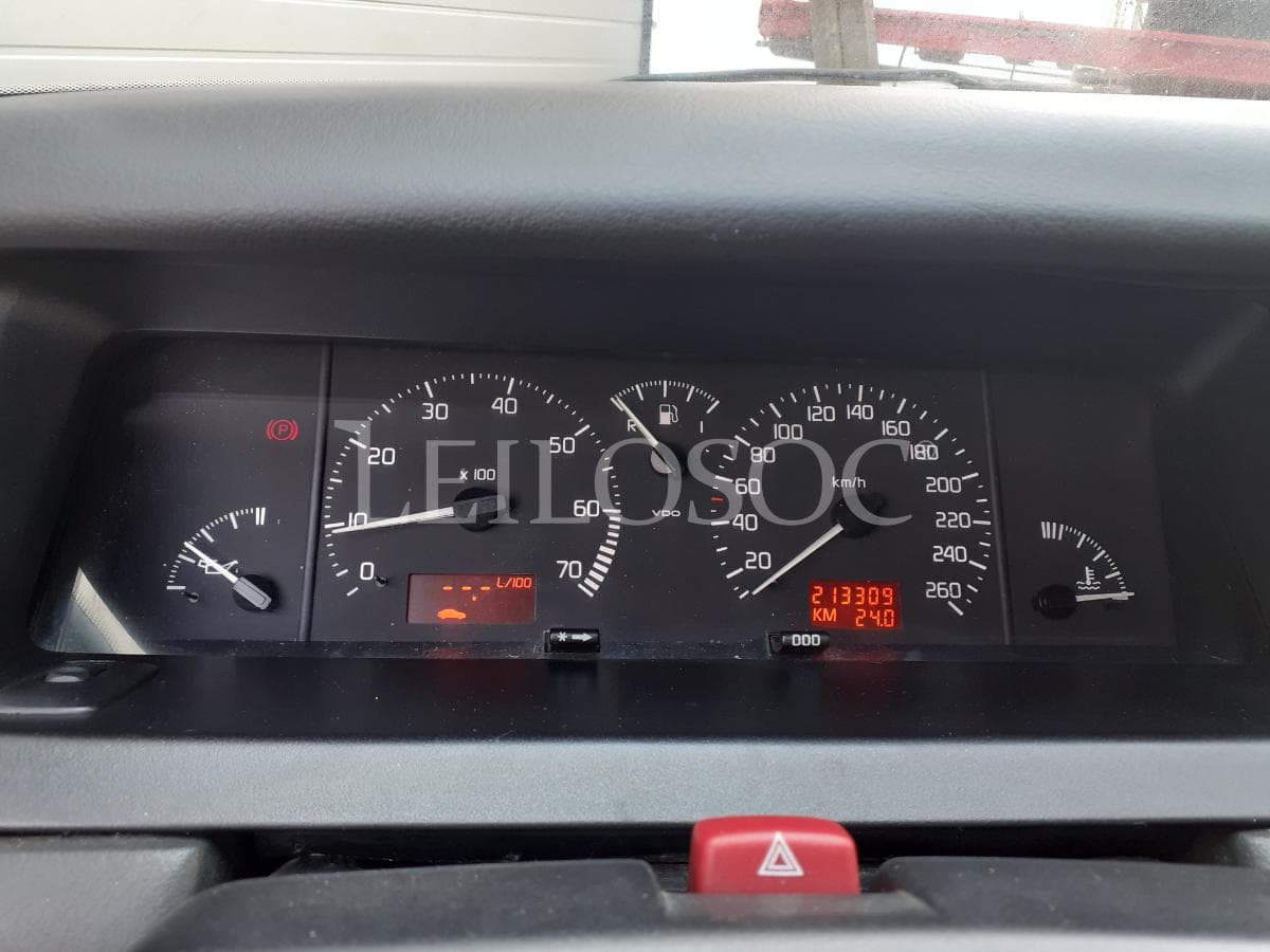 Renault Safrane · Ano 1993 — image 11