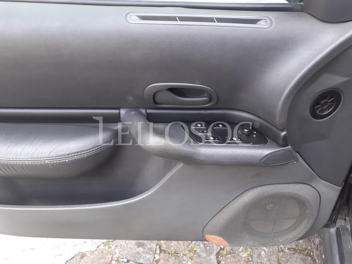 Renault Safrane · Ano 1993 — image 8