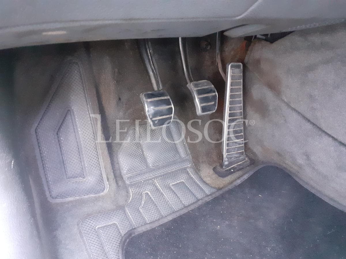 Renault Safrane · Ano 1993 — image 9
