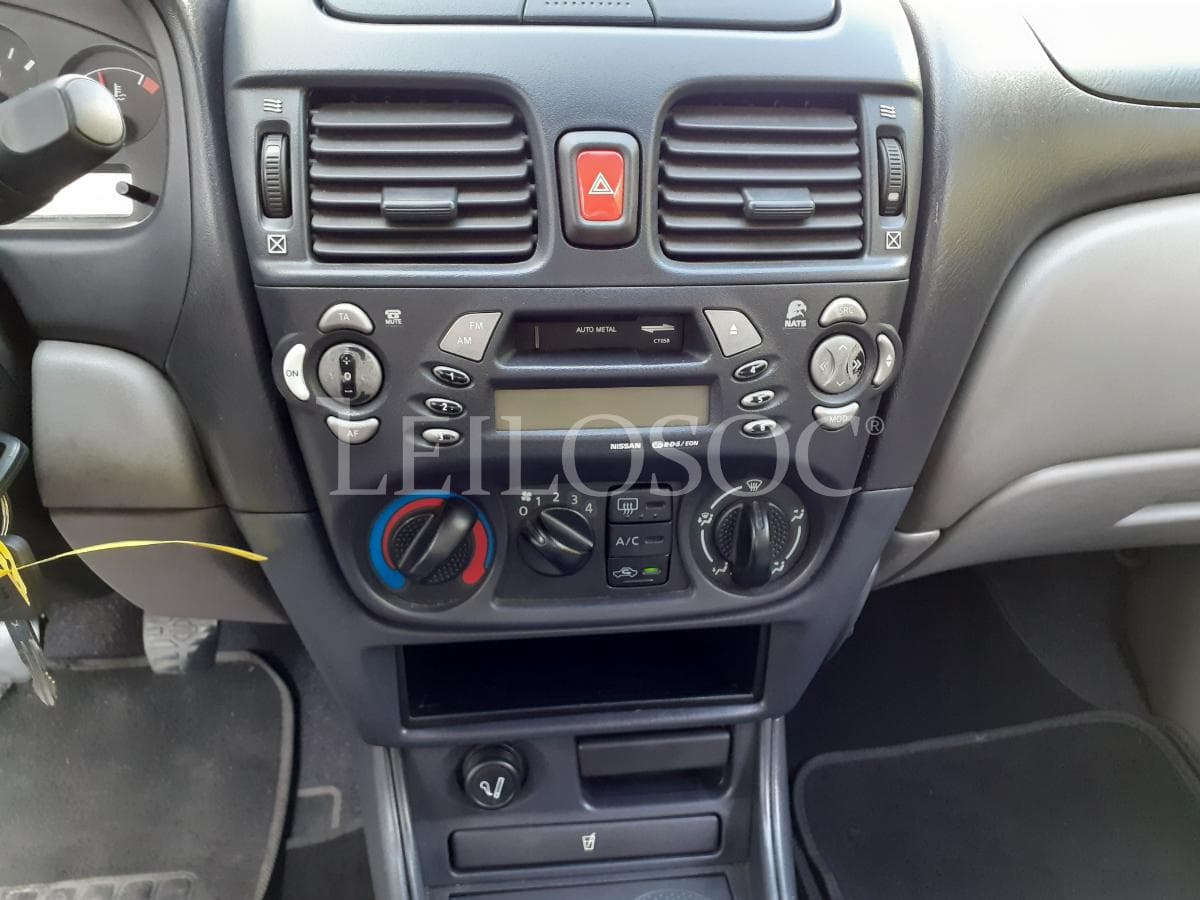 Nissan Almera · Ano 2001 — image 12