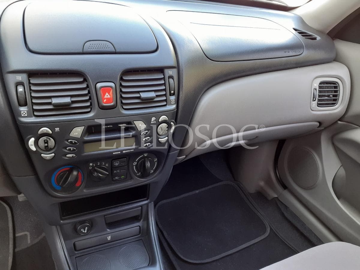 Nissan Almera · Ano 2001 — image 13