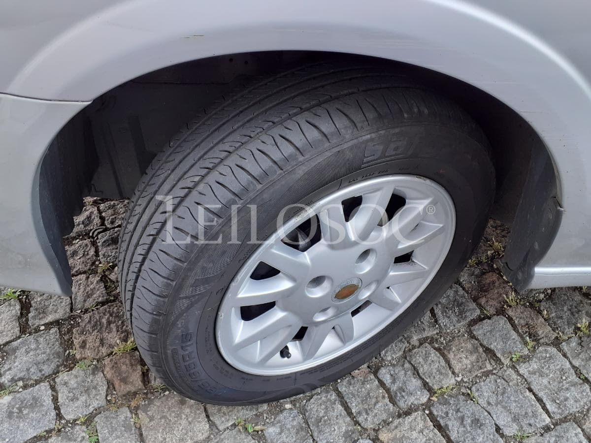 Nissan Almera · Ano 2001 — image 22