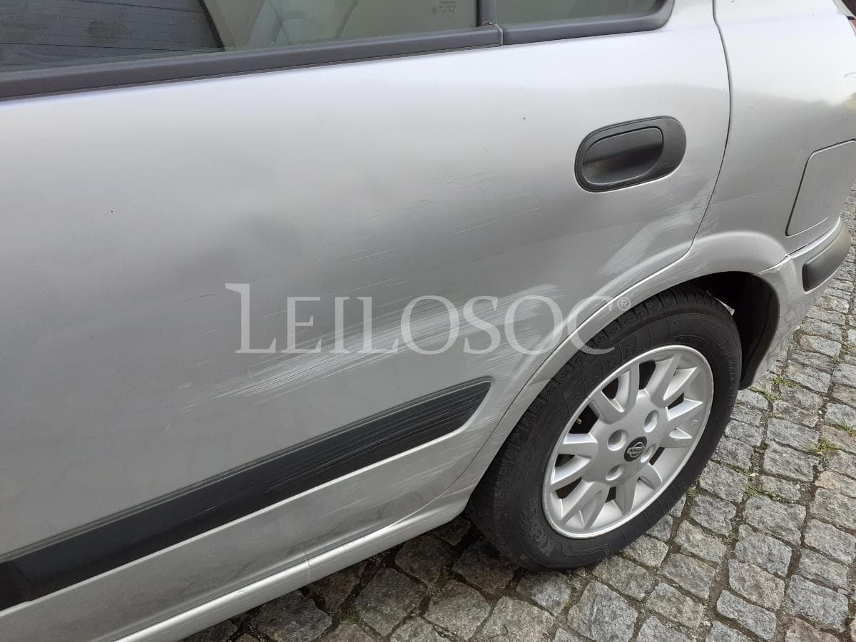 Nissan Almera · Ano 2001 — image 19