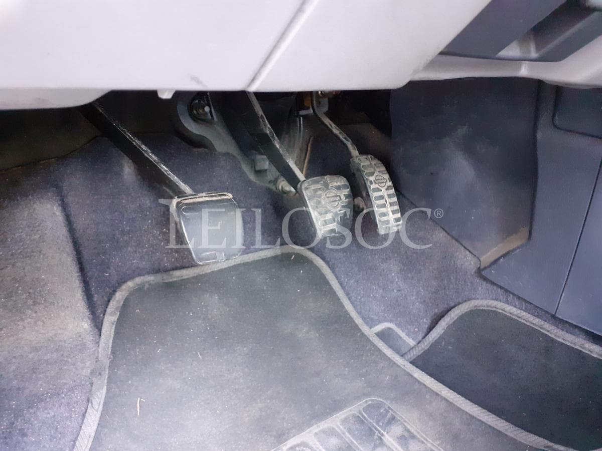 Nissan Almera · Ano 2001 — image 8