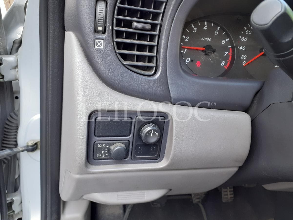 Nissan Almera · Ano 2001 — image 14