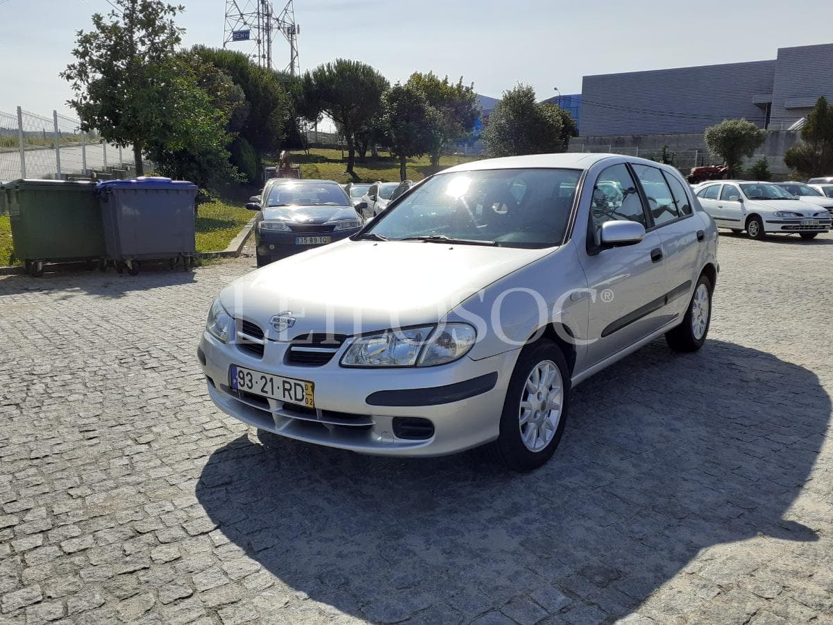 Nissan Almera · Ano 2001 — image 3
