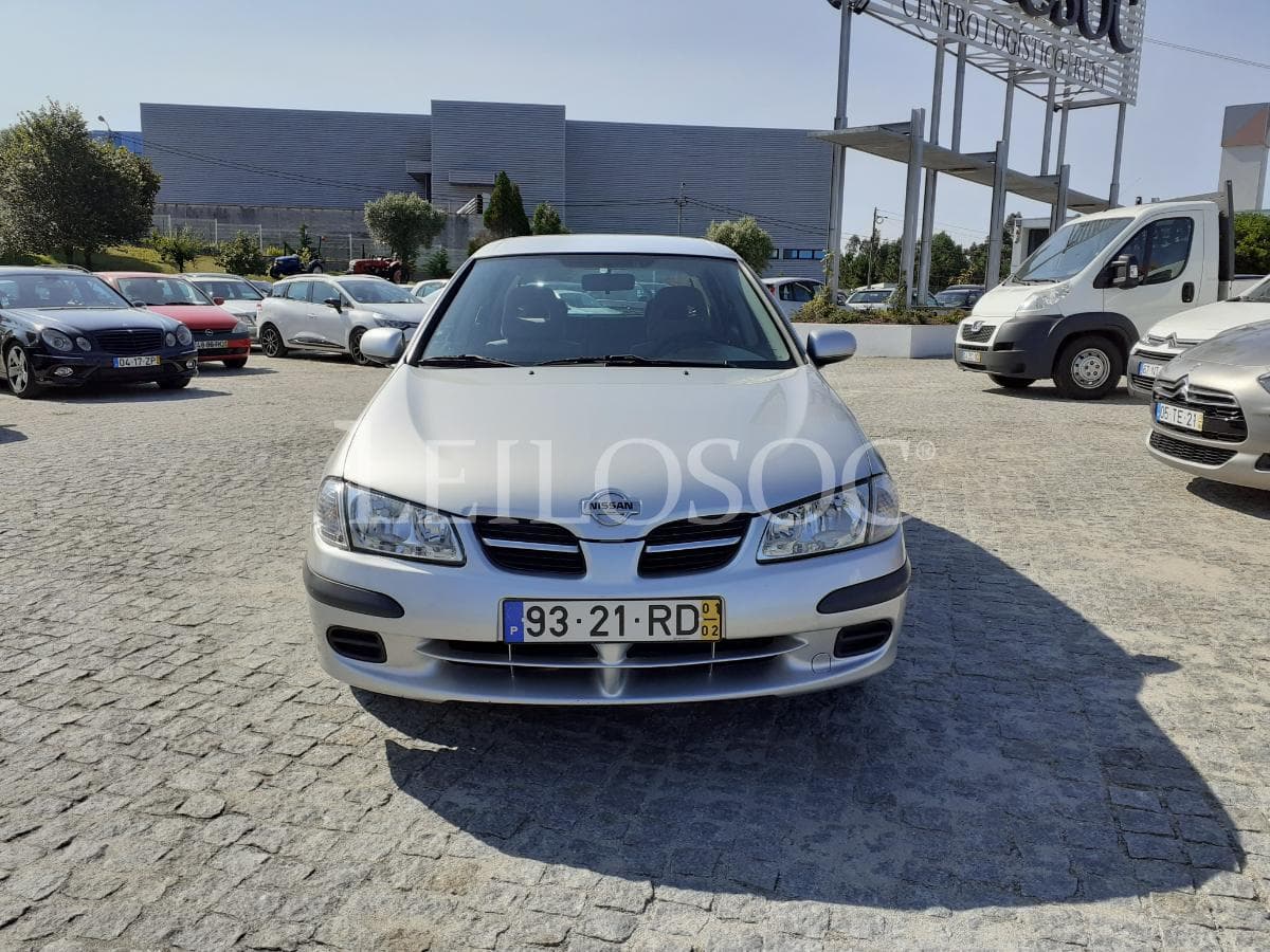 Nissan Almera · Ano 2001 — image 2