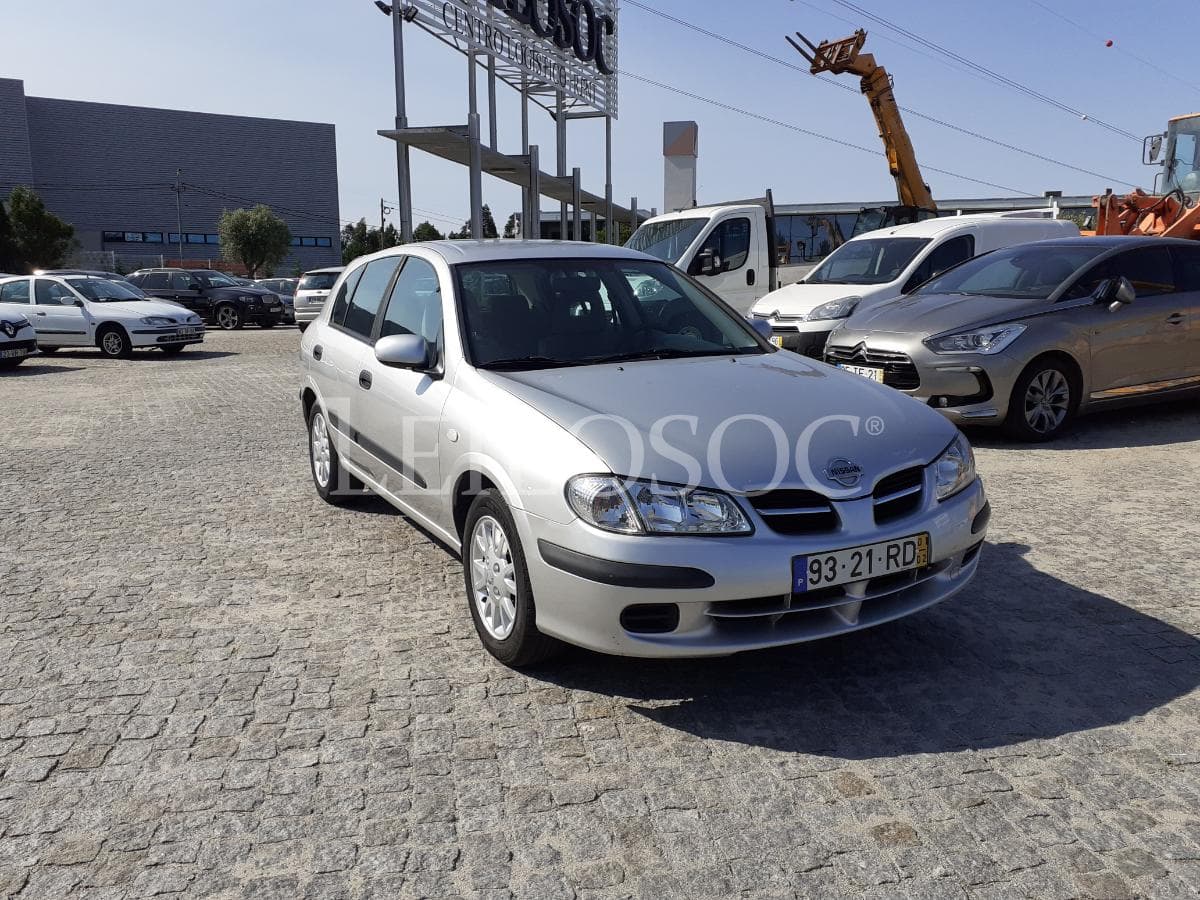 Nissan Almera · Ano 2001 — image 1