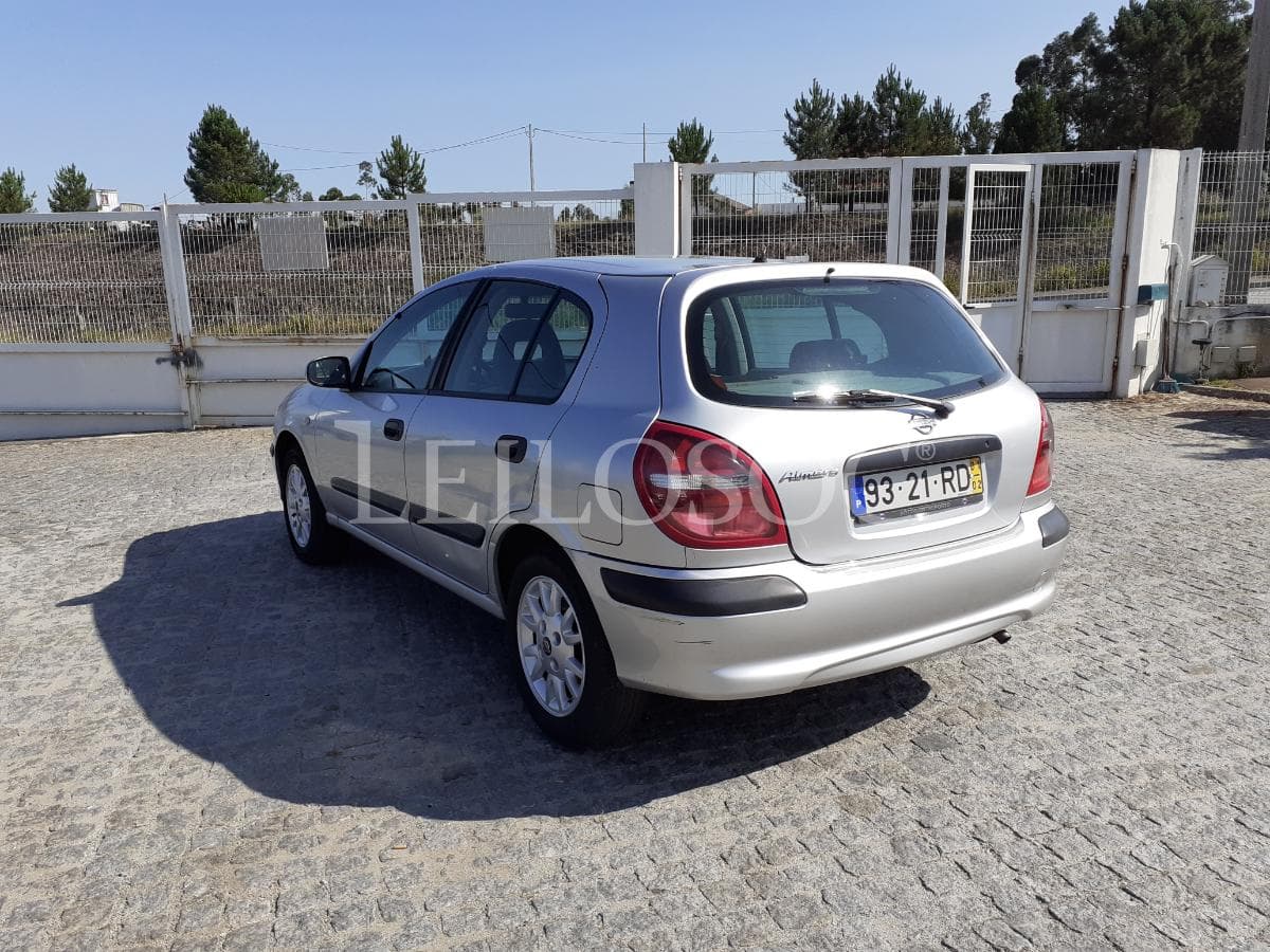 Nissan Almera · Ano 2001 — image 4