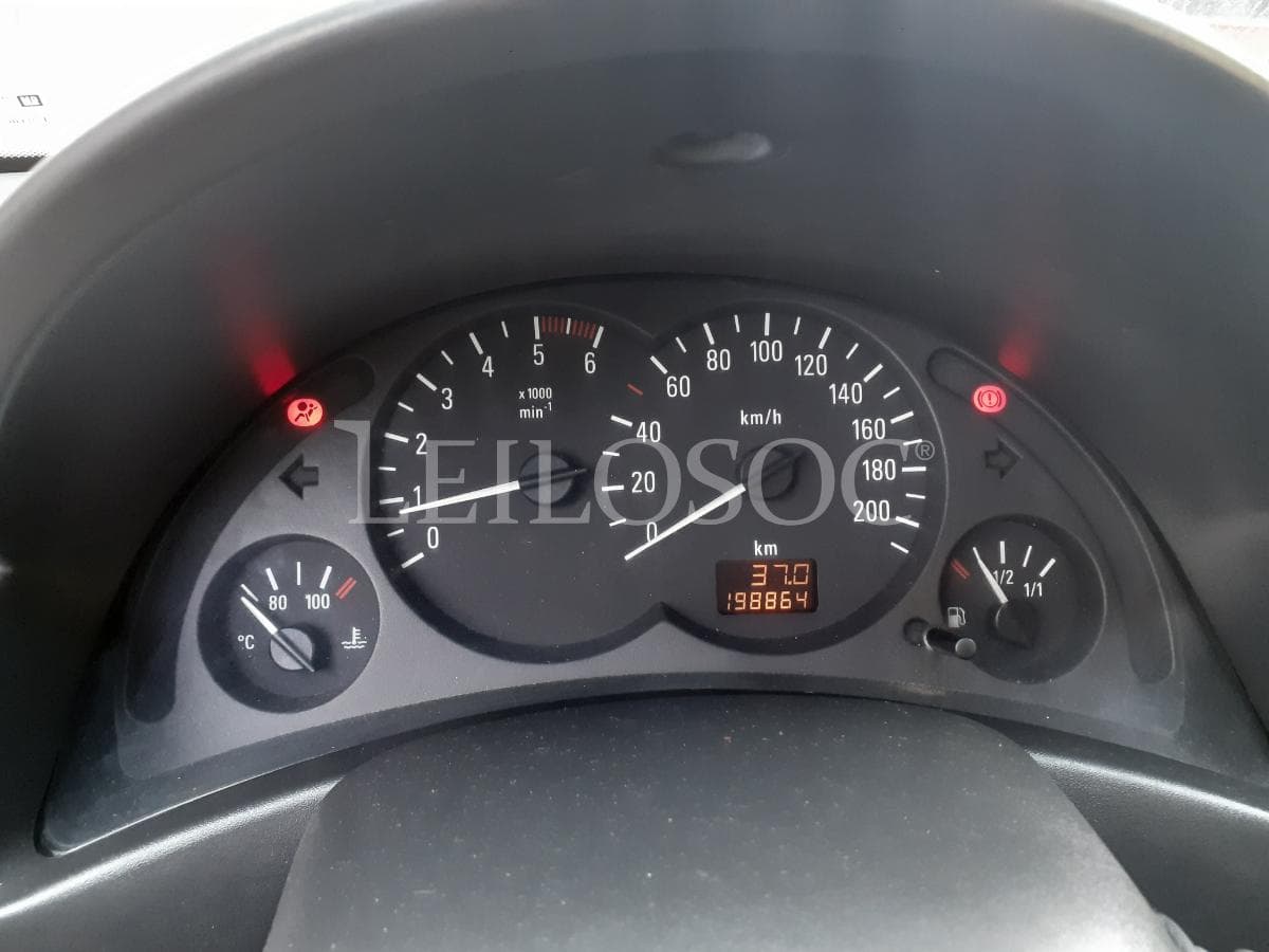 Opel Corsa 1.7 CDTI · Ano 2001 — imagem 11