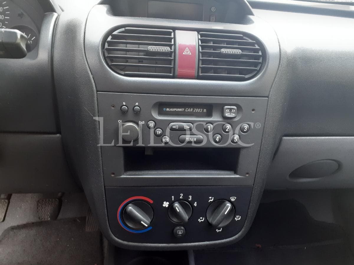 Opel Corsa 1.7 CDTI · Ano 2001 — imagem 12