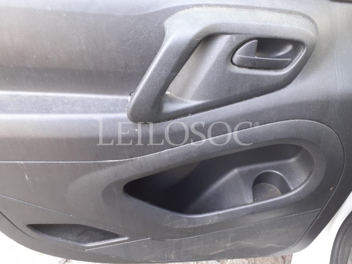 Citroën Berlingo 1.6 HDI · Ano 2016 — imagen 9