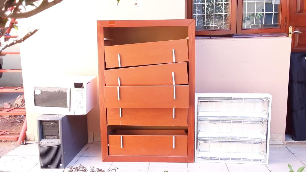 Cómoda e microonda ·