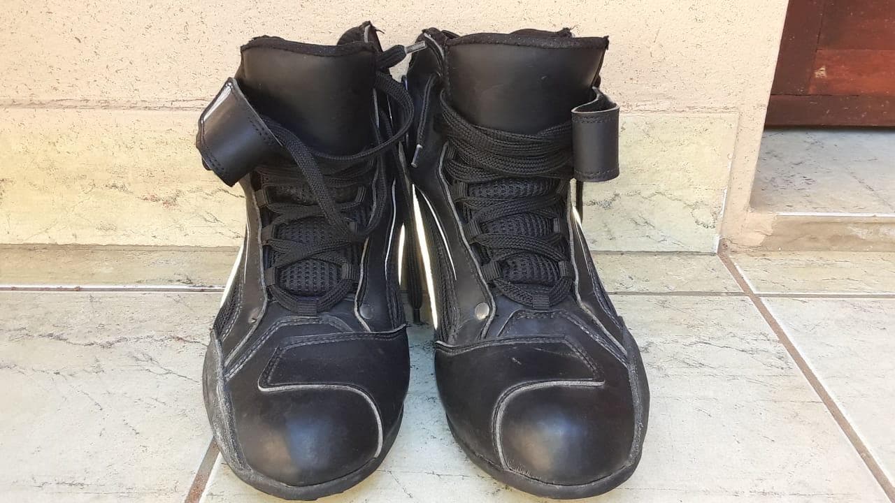 Botas · — image 1