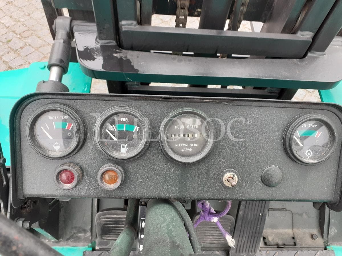 Empilhador Mitsubishi FD25 · Gás — imagem 10