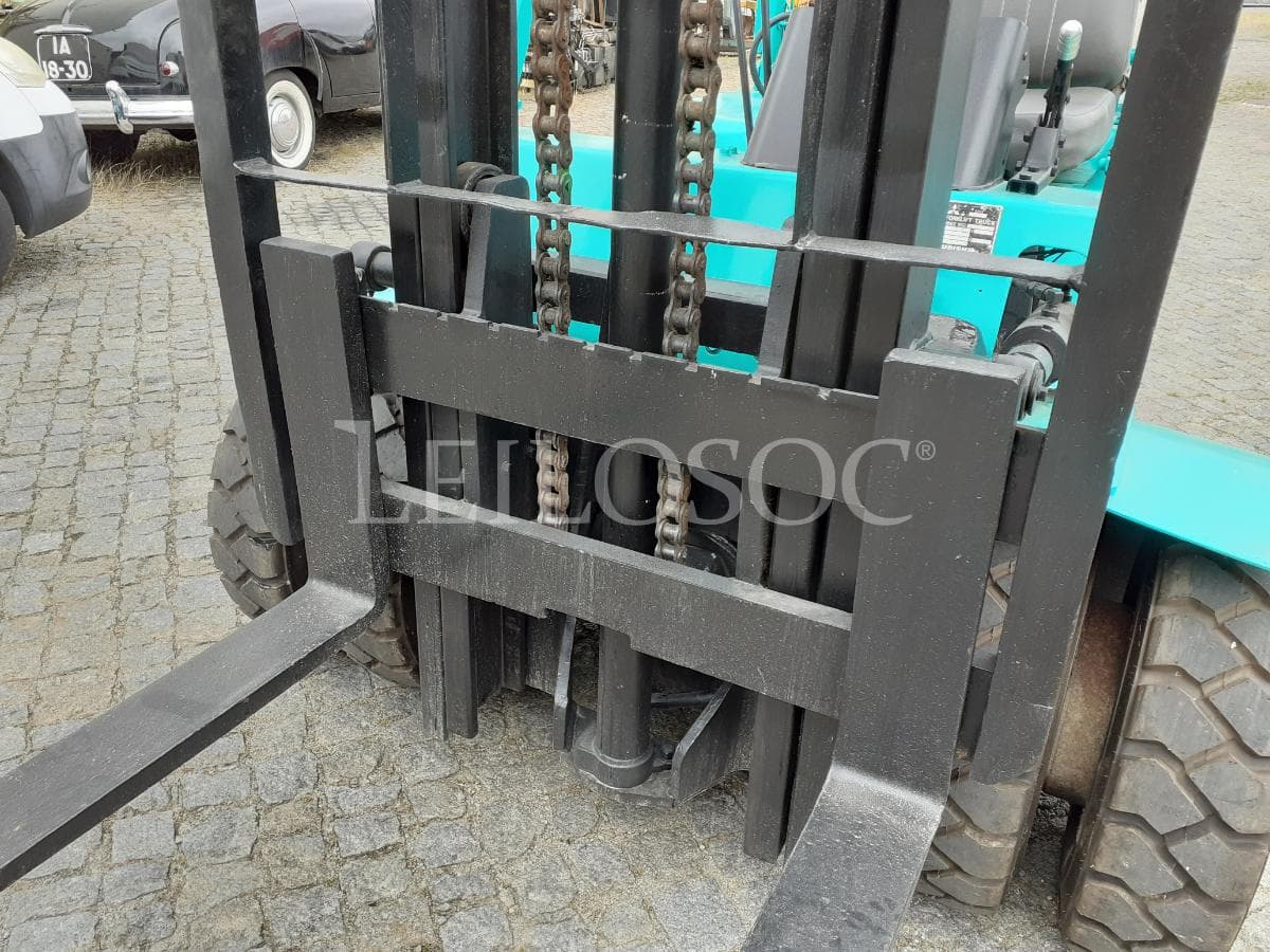 Empilhador Mitsubishi FD25 · Gás — imagem 9