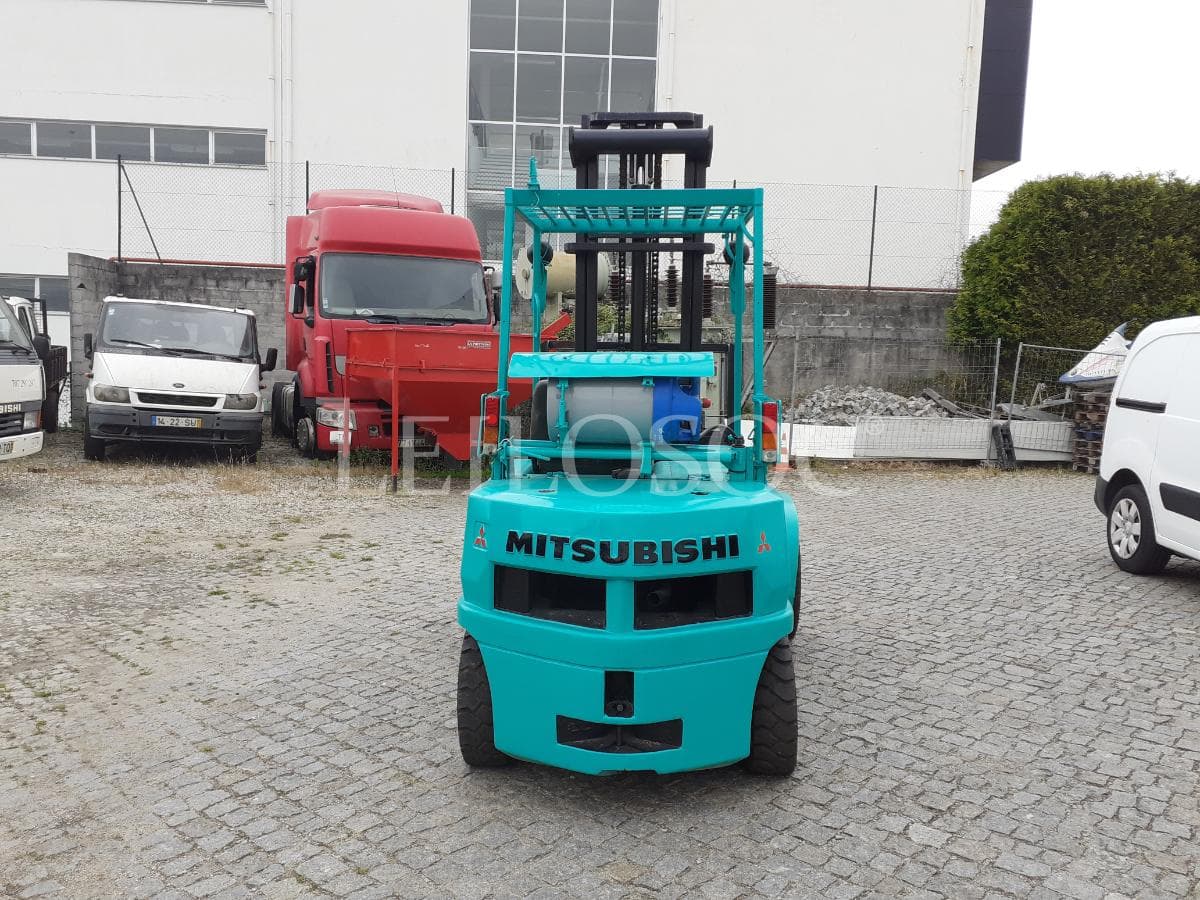 Empilhador Mitsubishi FD25 · Gás — imagem 5