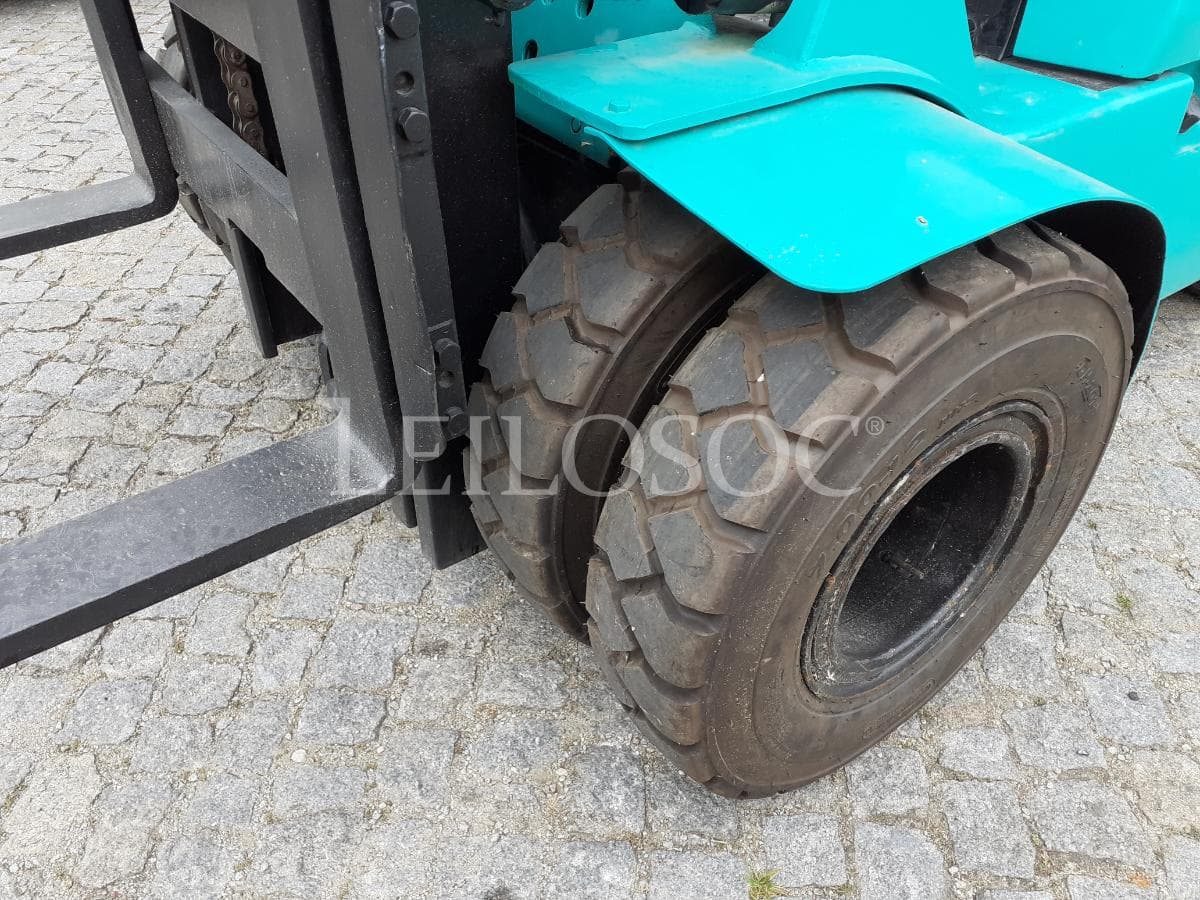 Empilhador Mitsubishi FD25 · Gás — imagem 12